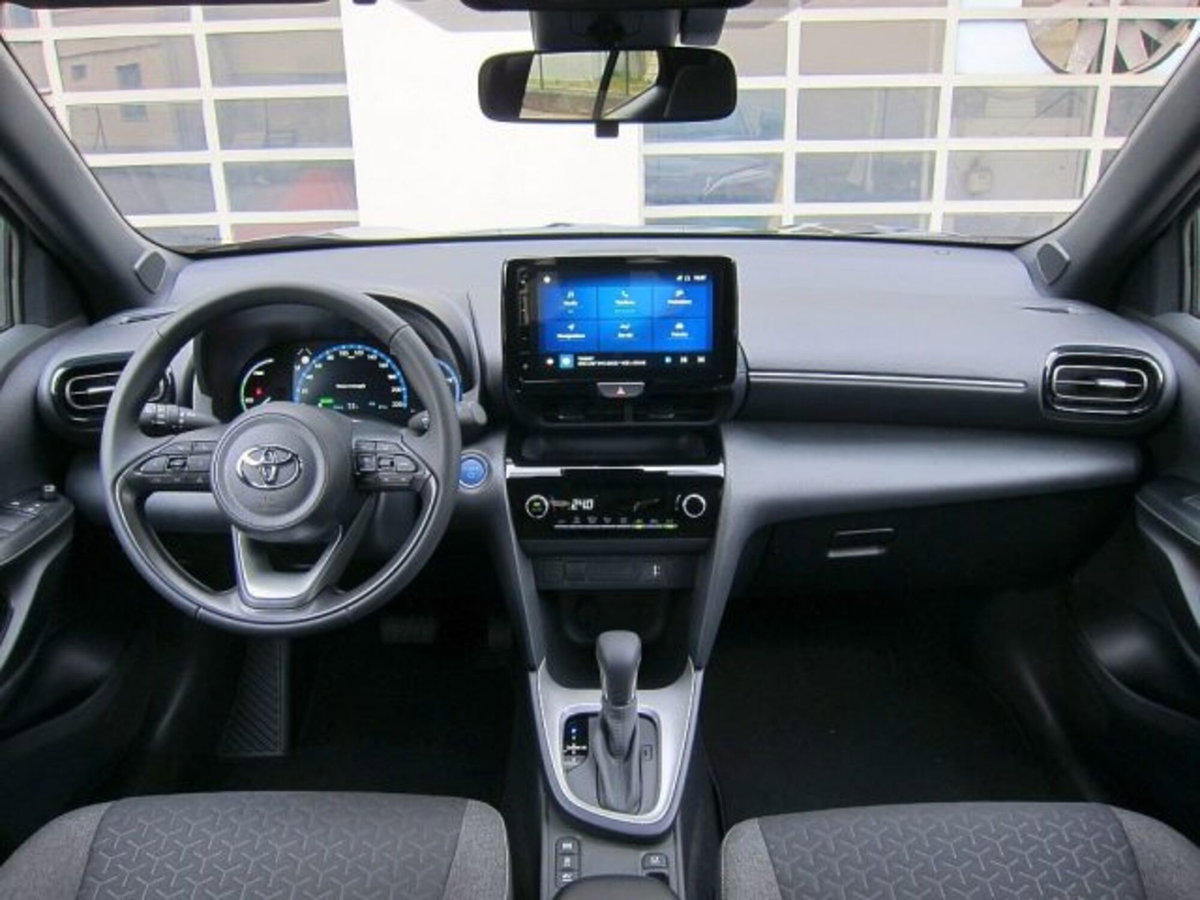 Toyota Yaris Cross Lounge fwd 130cv e-cvt (3)