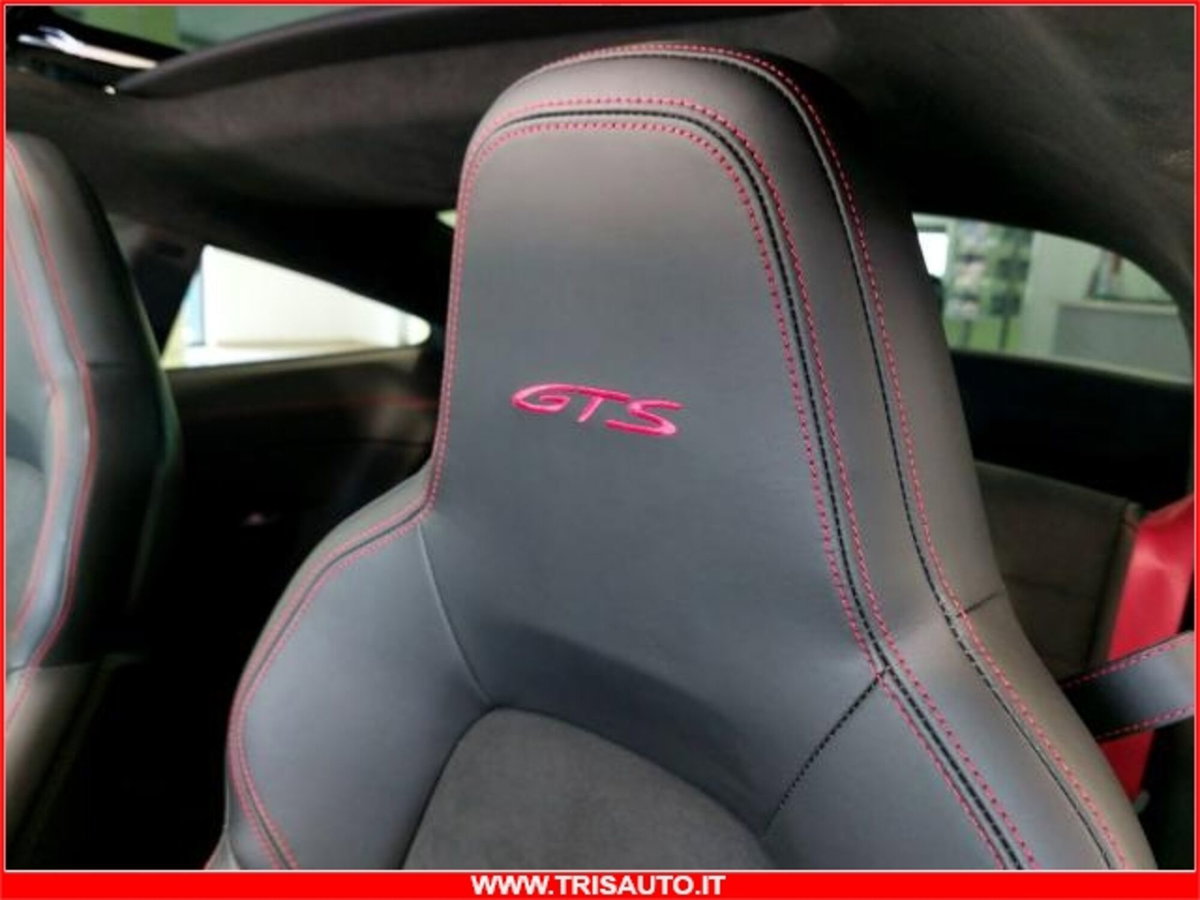 Porsche 911 Coupé 3.0 Carrera 4 GTS (12)
