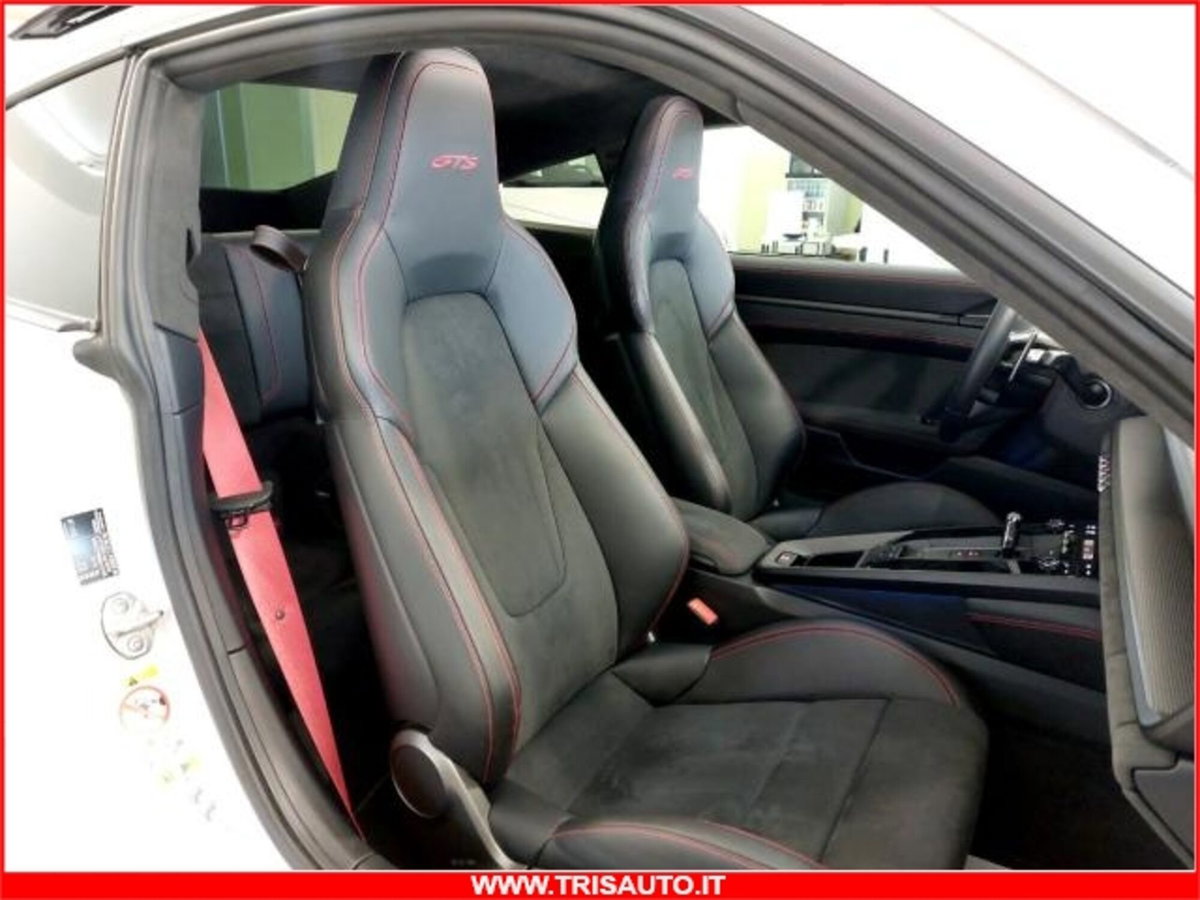 Porsche 911 Coupé 3.0 Carrera 4 GTS (8)