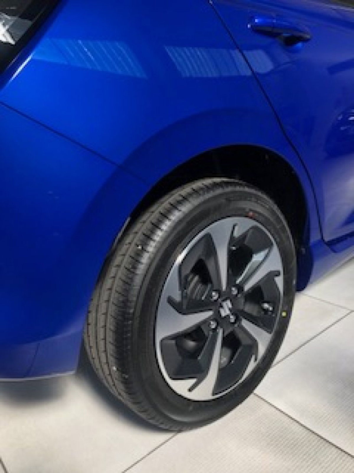 Suzuki Swift 1.2h Top 2wd (3)