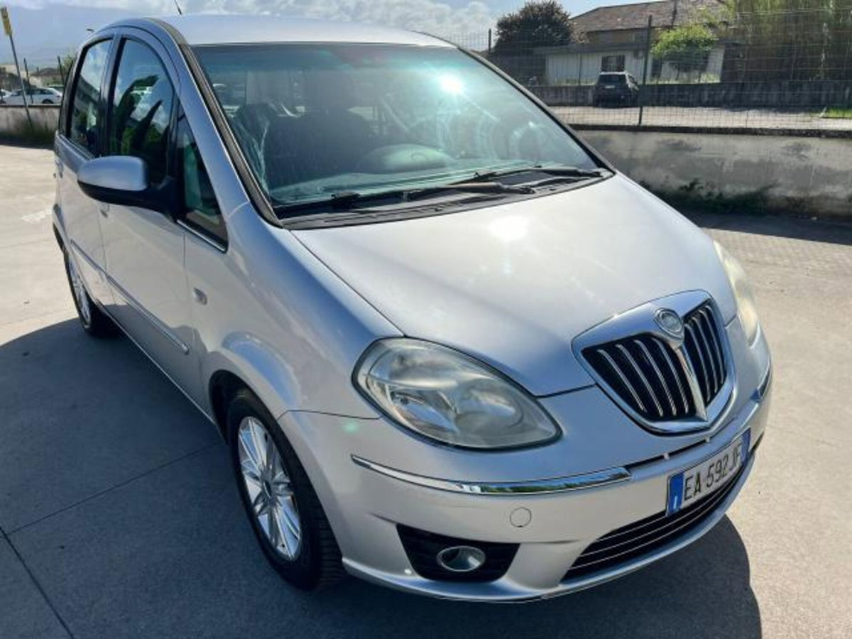 Lancia Musa 1.3 Mjt 95 CV DFN Platinum (2)