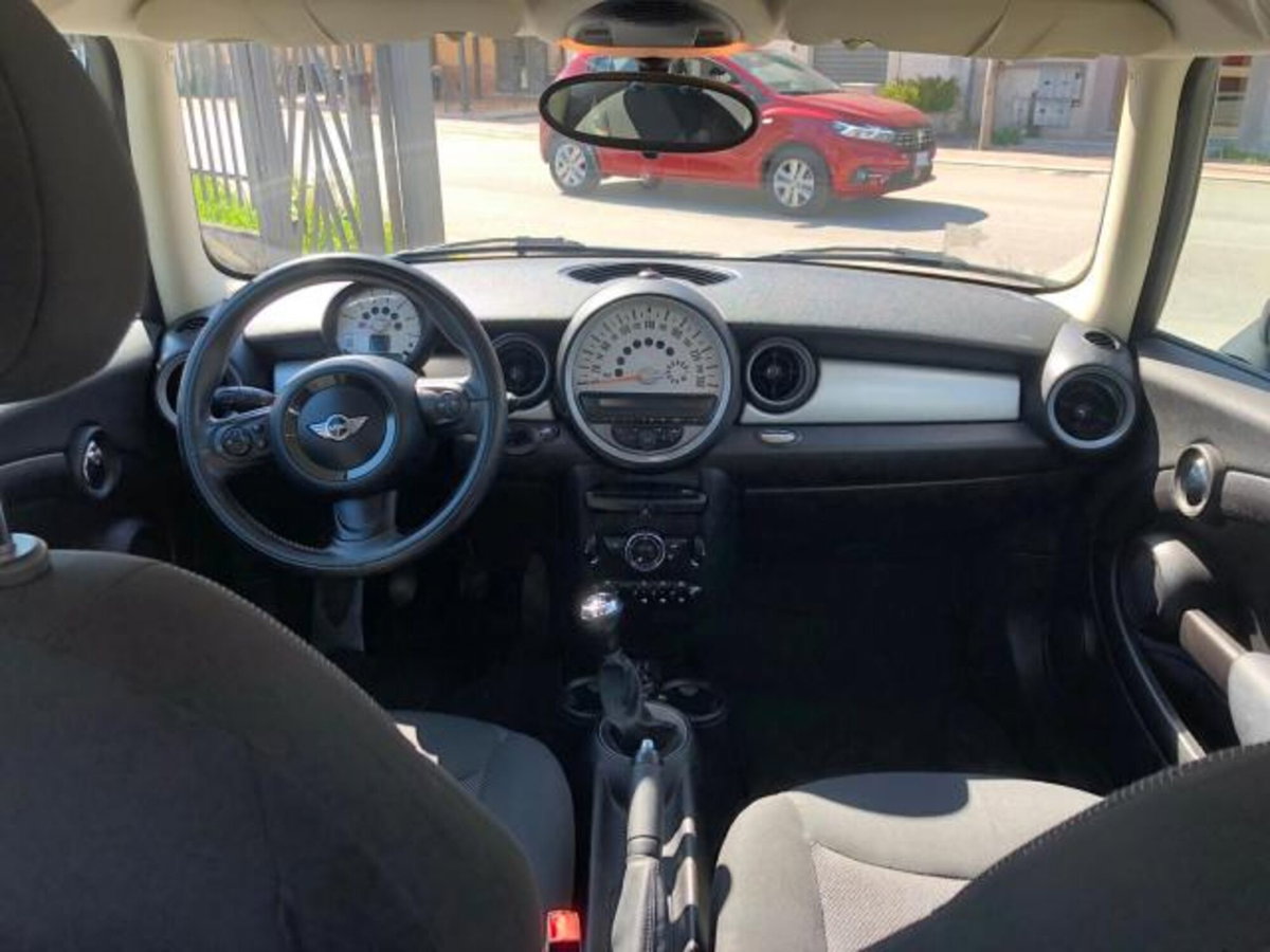 MINI Mini 1.6 16V Cooper D (2)