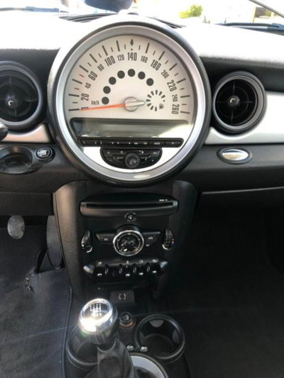 MINI Mini 1.6 16V Cooper D (18)