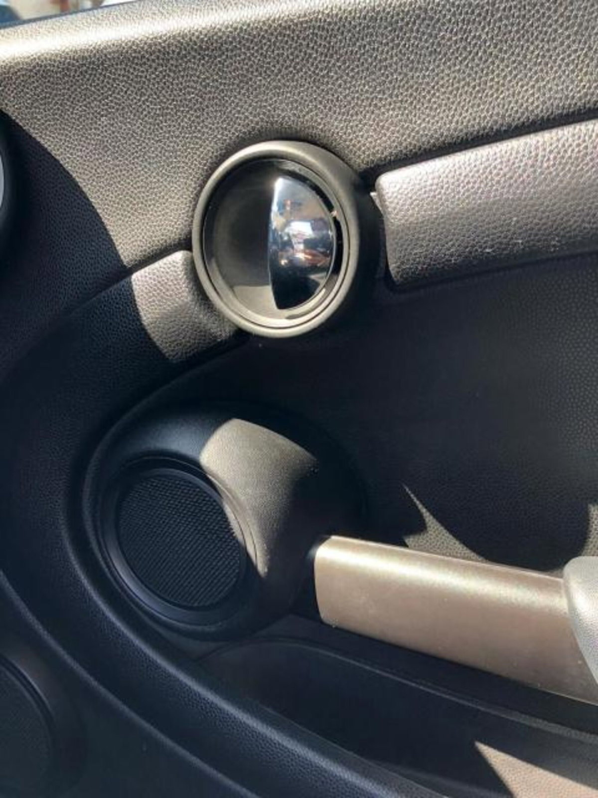 MINI Mini 1.6 16V Cooper D (4)