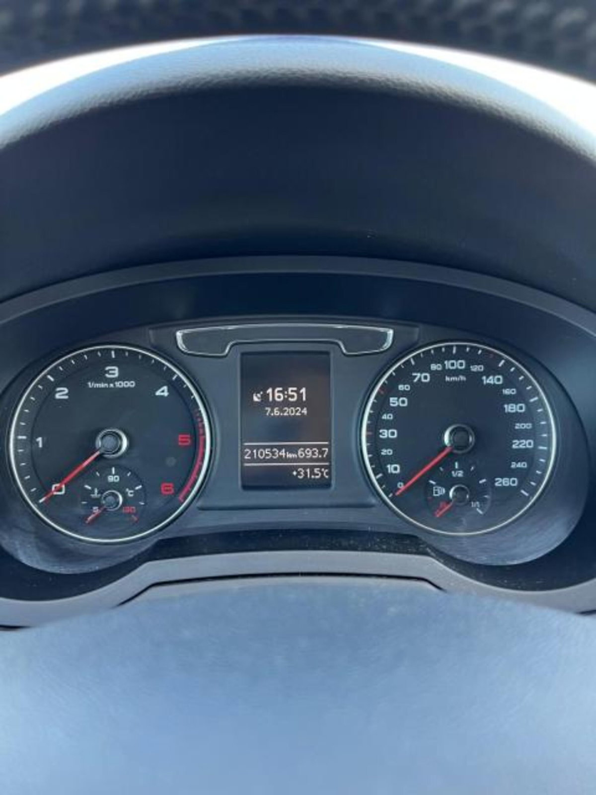 Audi Q3 2.0 TDI 150 CV (10)