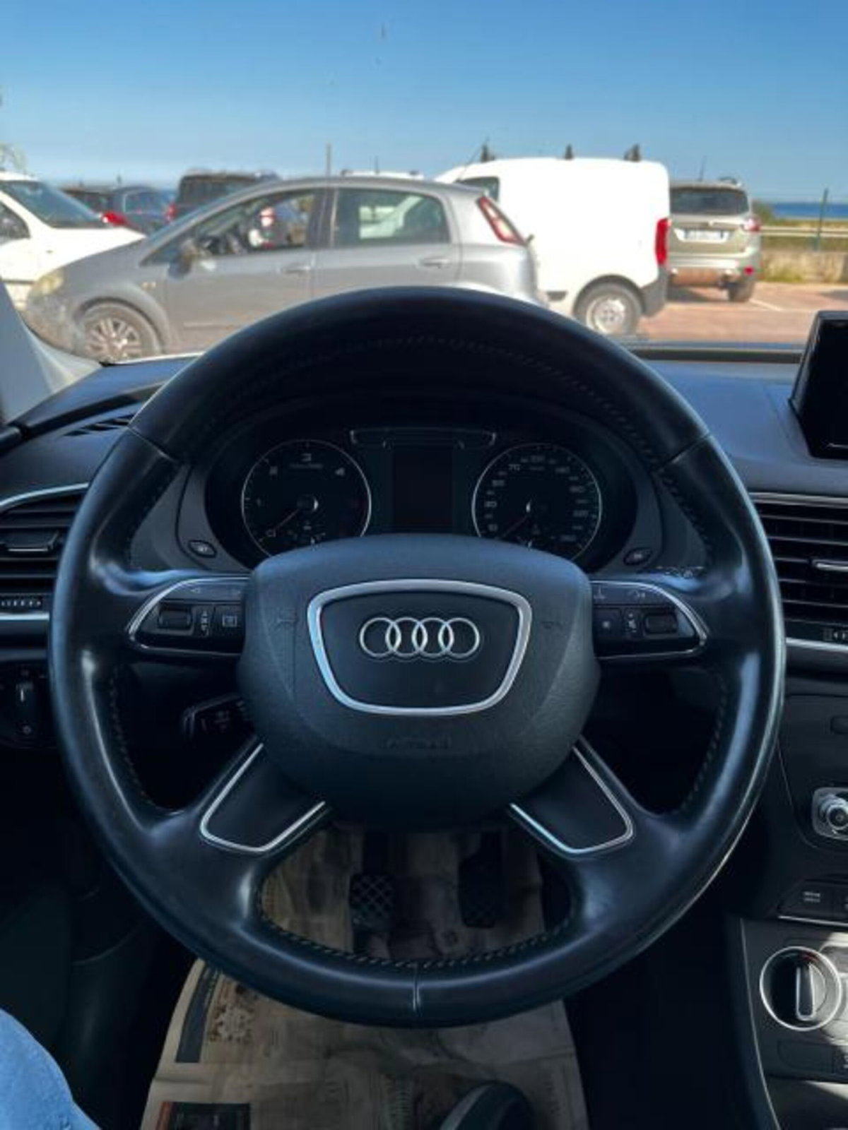 Audi Q3 2.0 TDI 150 CV (9)