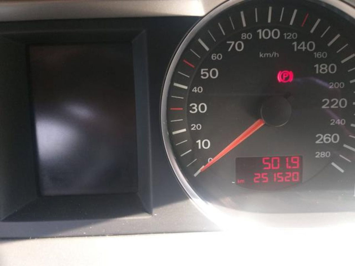 Audi A6 Avant 3.0 V6 TDI F.AP. quattro (4)