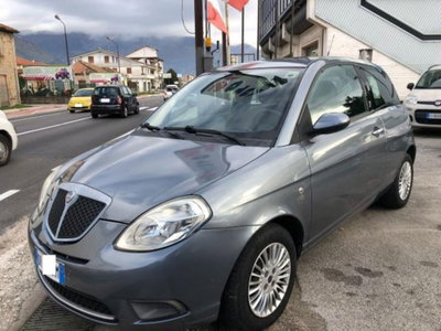 Lancia Ypsilon 1.3 MJT 75 CV Platino (2)