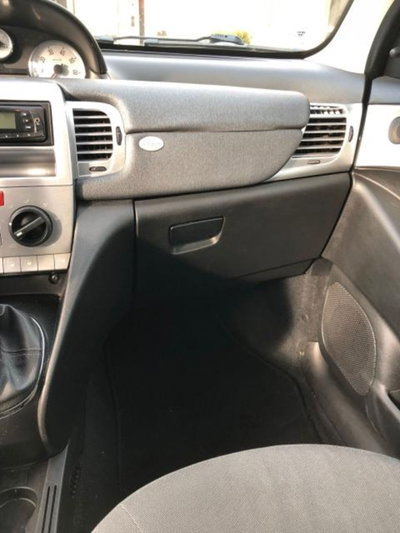 Lancia Ypsilon 1.3 MJT 75 CV Platino (15)