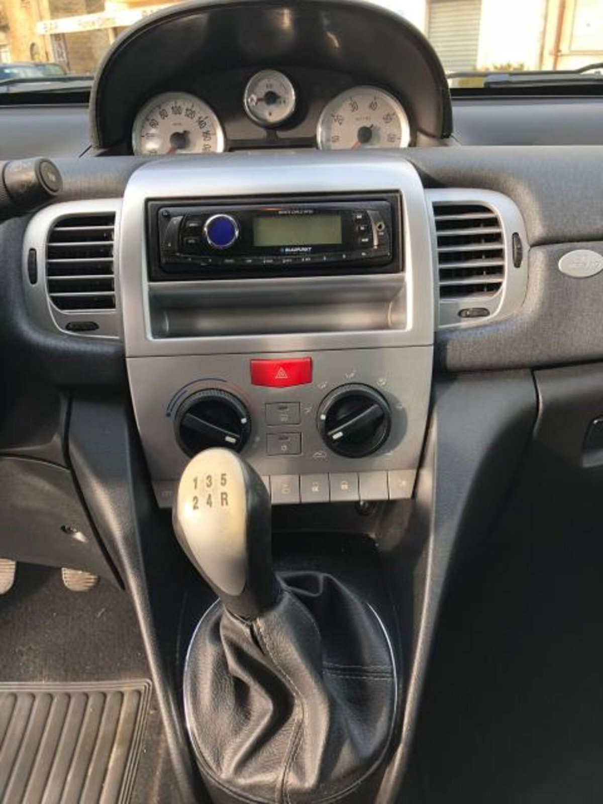 Lancia Ypsilon 1.3 MJT 75 CV Platino (16)