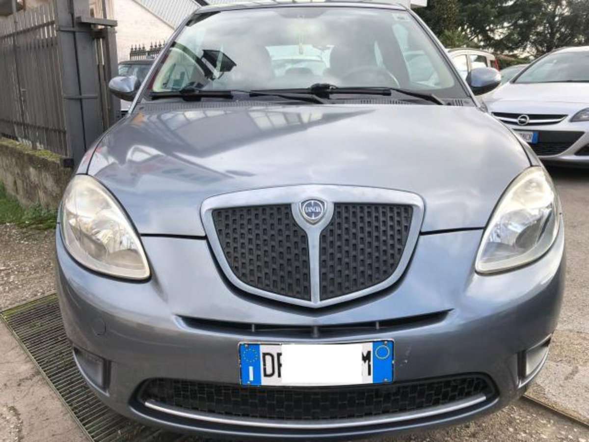 Lancia Ypsilon 1.3 MJT 75 CV Platino