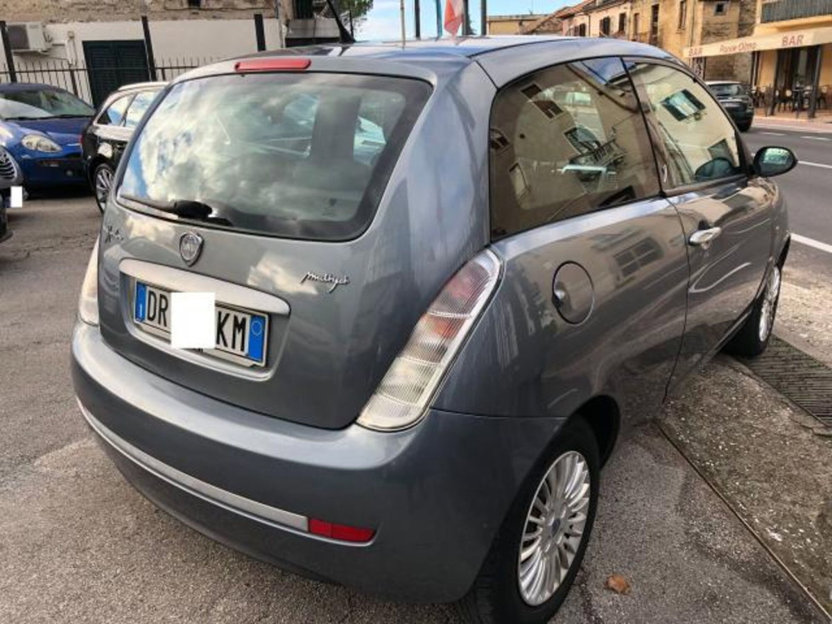 Lancia Ypsilon 1.3 MJT 75 CV Platino (3)