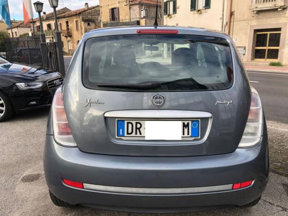Lancia Ypsilon 1.3 MJT 75 CV Platino (4)