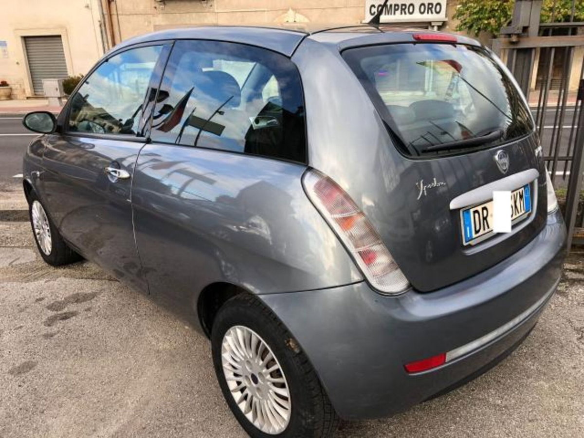 Lancia Ypsilon 1.3 MJT 75 CV Platino (5)
