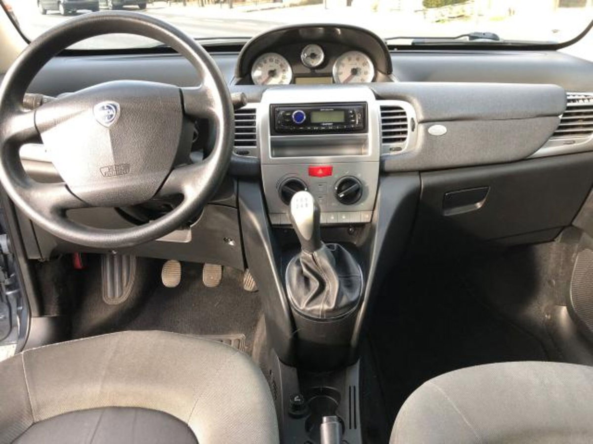 Lancia Ypsilon 1.3 MJT 75 CV Platino (7)