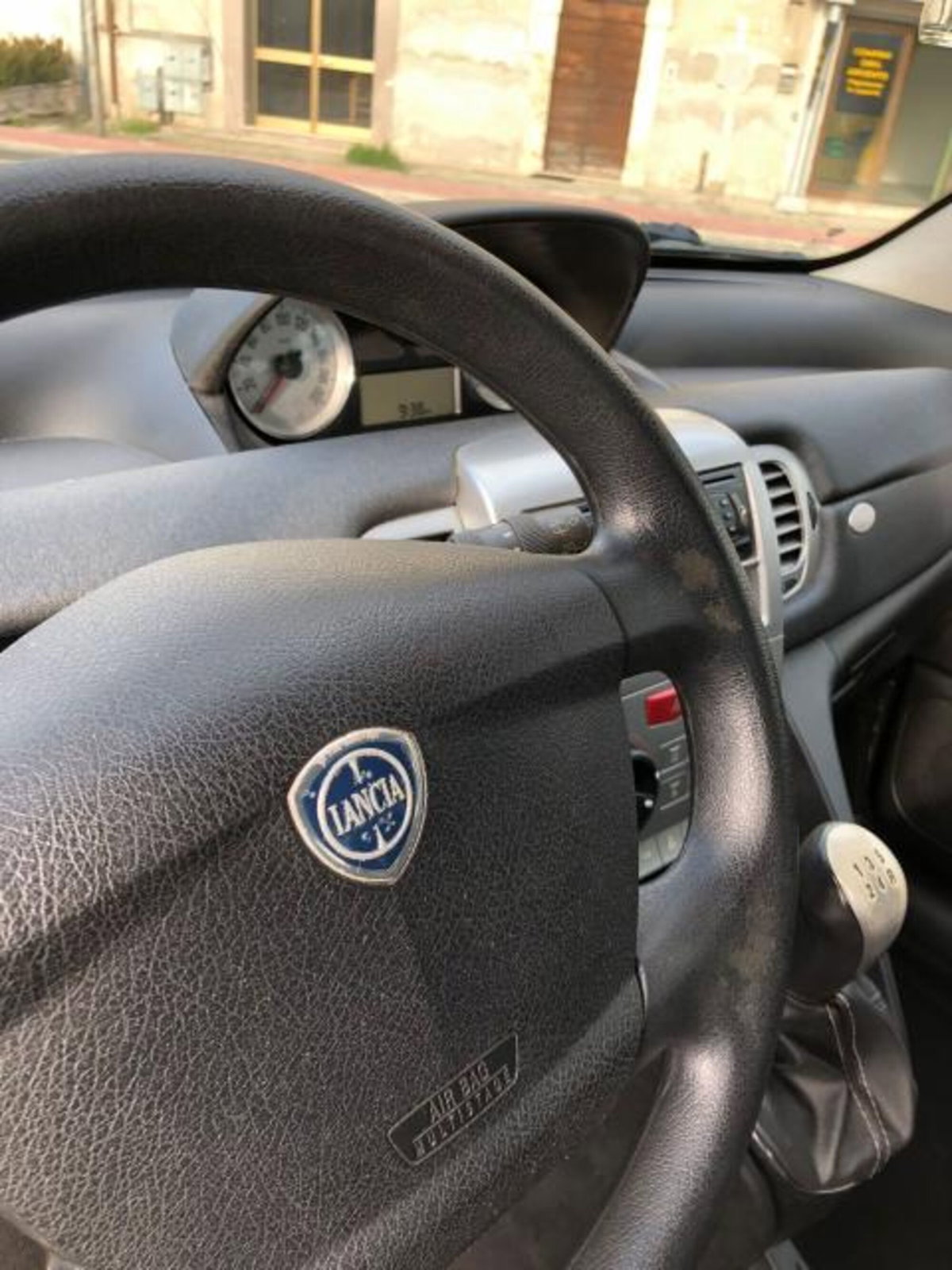 Lancia Ypsilon 1.3 MJT 75 CV Platino (9)