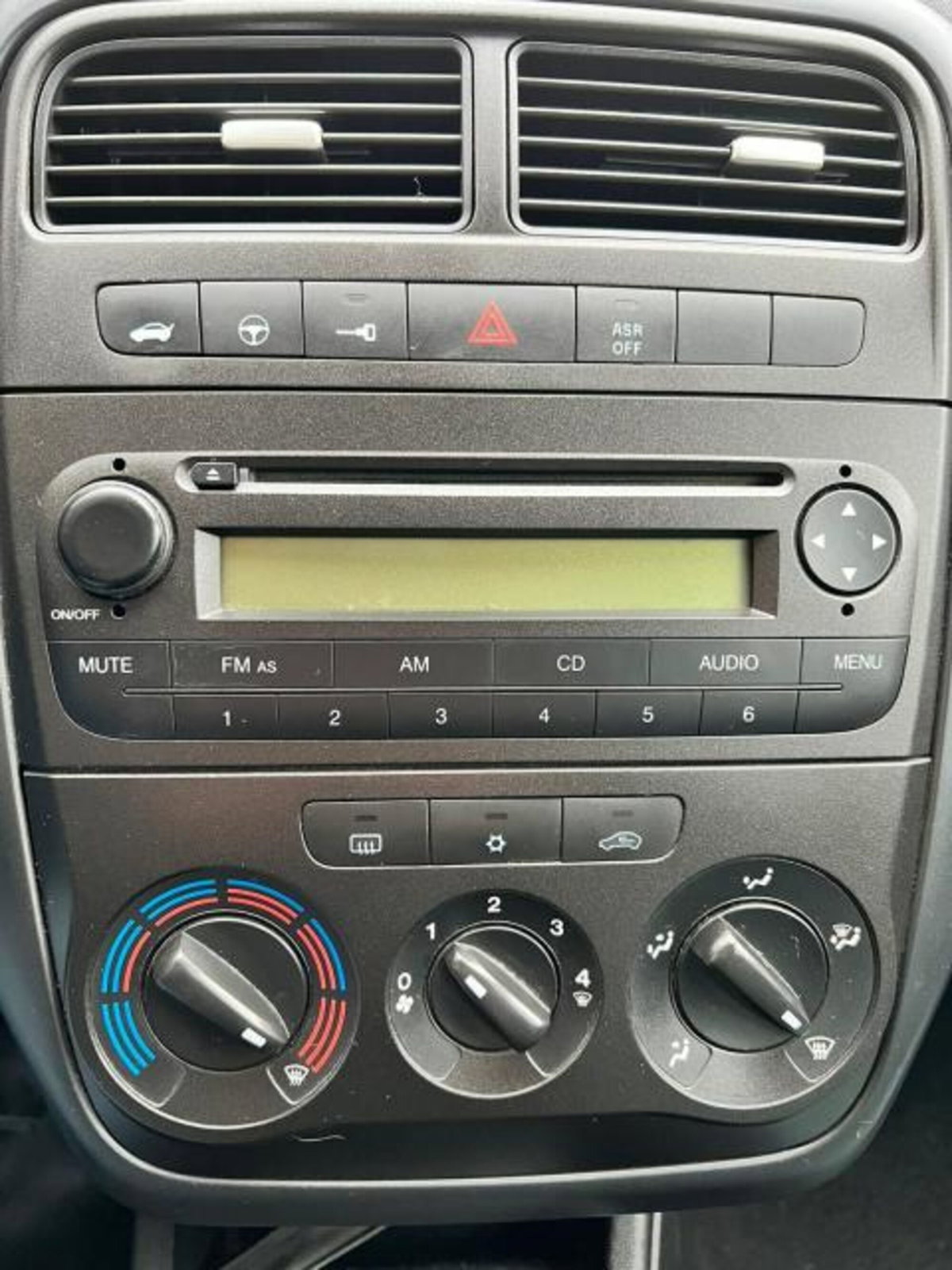 Fiat Grande Punto 1.3 MJT 75 CV 5 porte Dynamic (13)