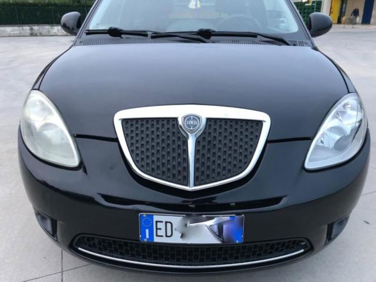 Lancia Ypsilon 1.3 MJT 75 CV Platino