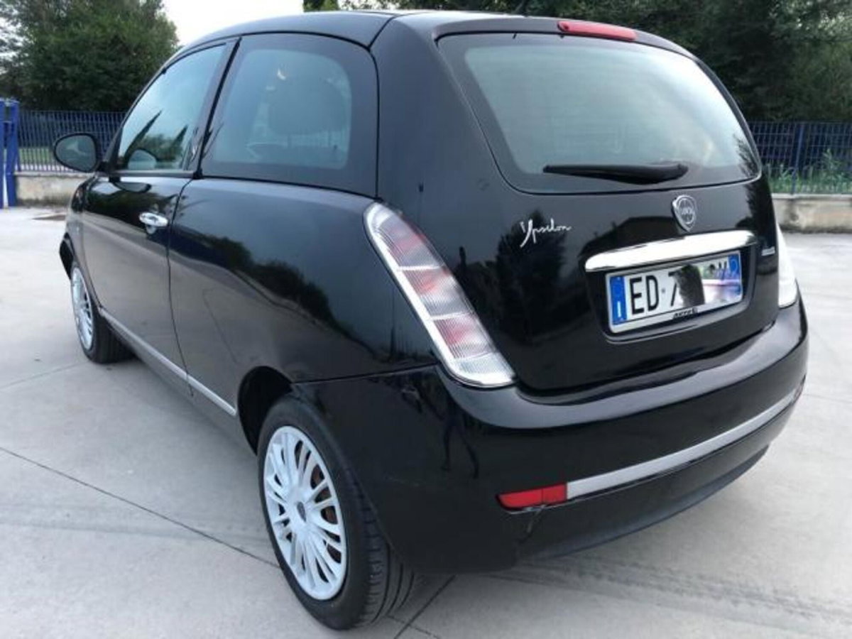 Lancia Ypsilon 1.3 MJT 75 CV Platino (6)