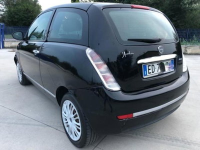 Lancia Ypsilon 1.3 MJT 75 CV Platino (6)