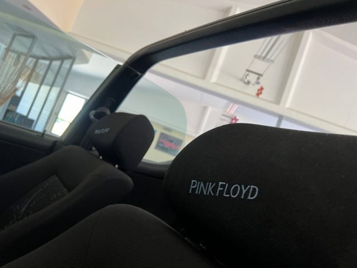 Volkswagen Golf Cabrio 1.8/75 CV cat Pink Floyd (10)