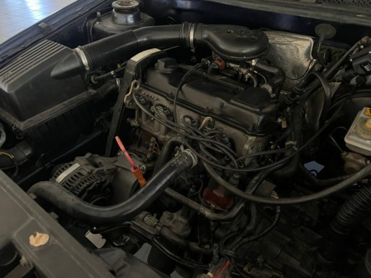 Volkswagen Golf Cabrio 1.8/75 CV cat Pink Floyd (11)