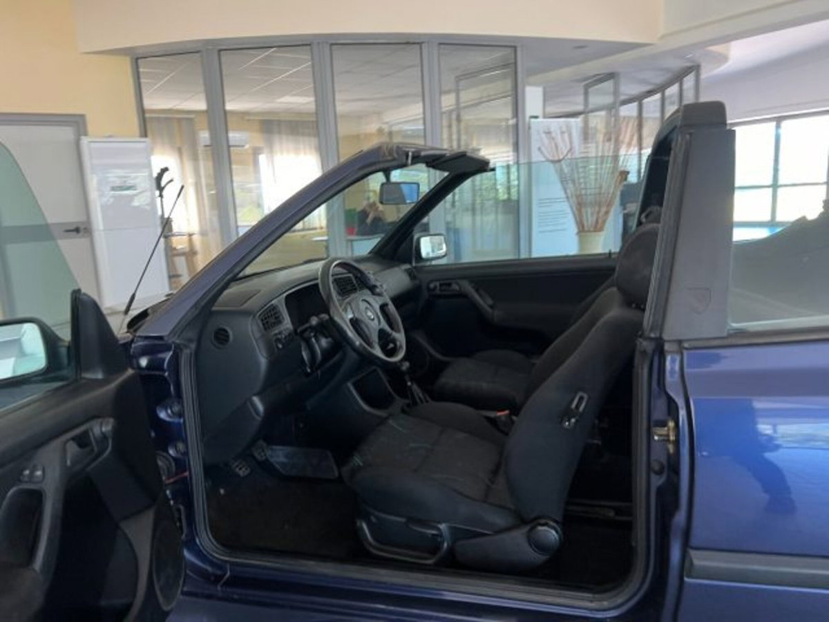 Volkswagen Golf Cabrio 1.8/75 CV cat Pink Floyd (6)