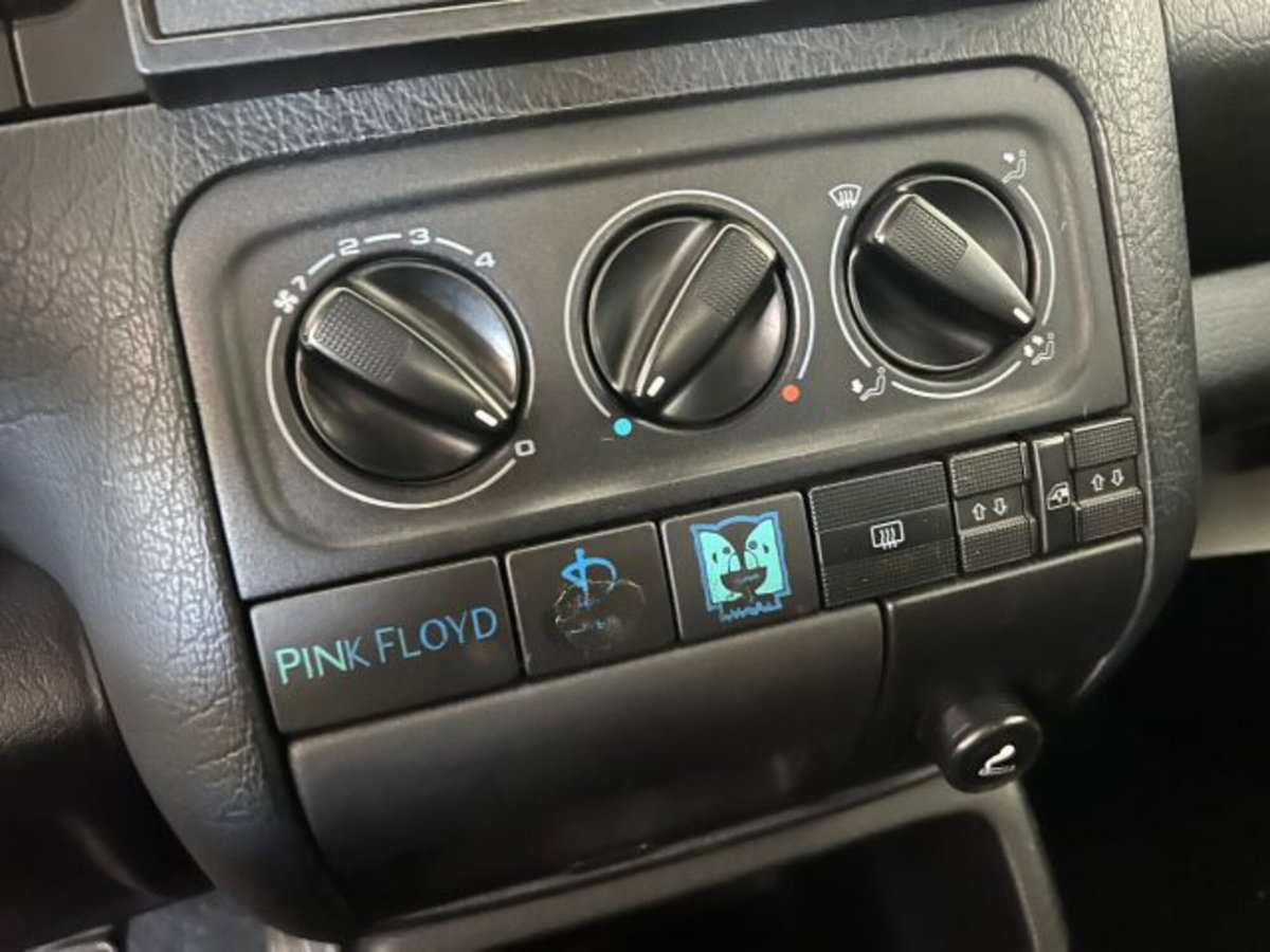 Volkswagen Golf Cabrio 1.8/75 CV cat Pink Floyd (7)