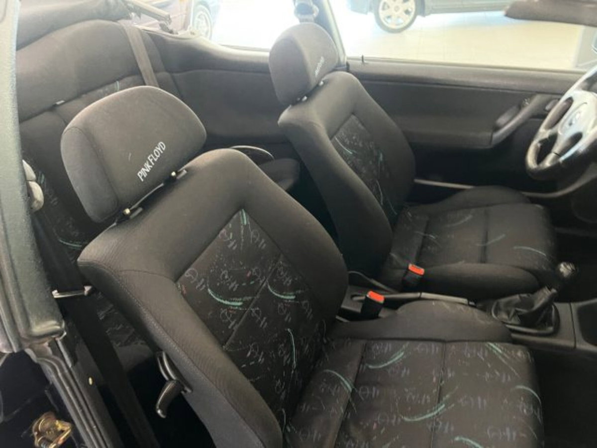 Volkswagen Golf Cabrio 1.8/75 CV cat Pink Floyd (8)