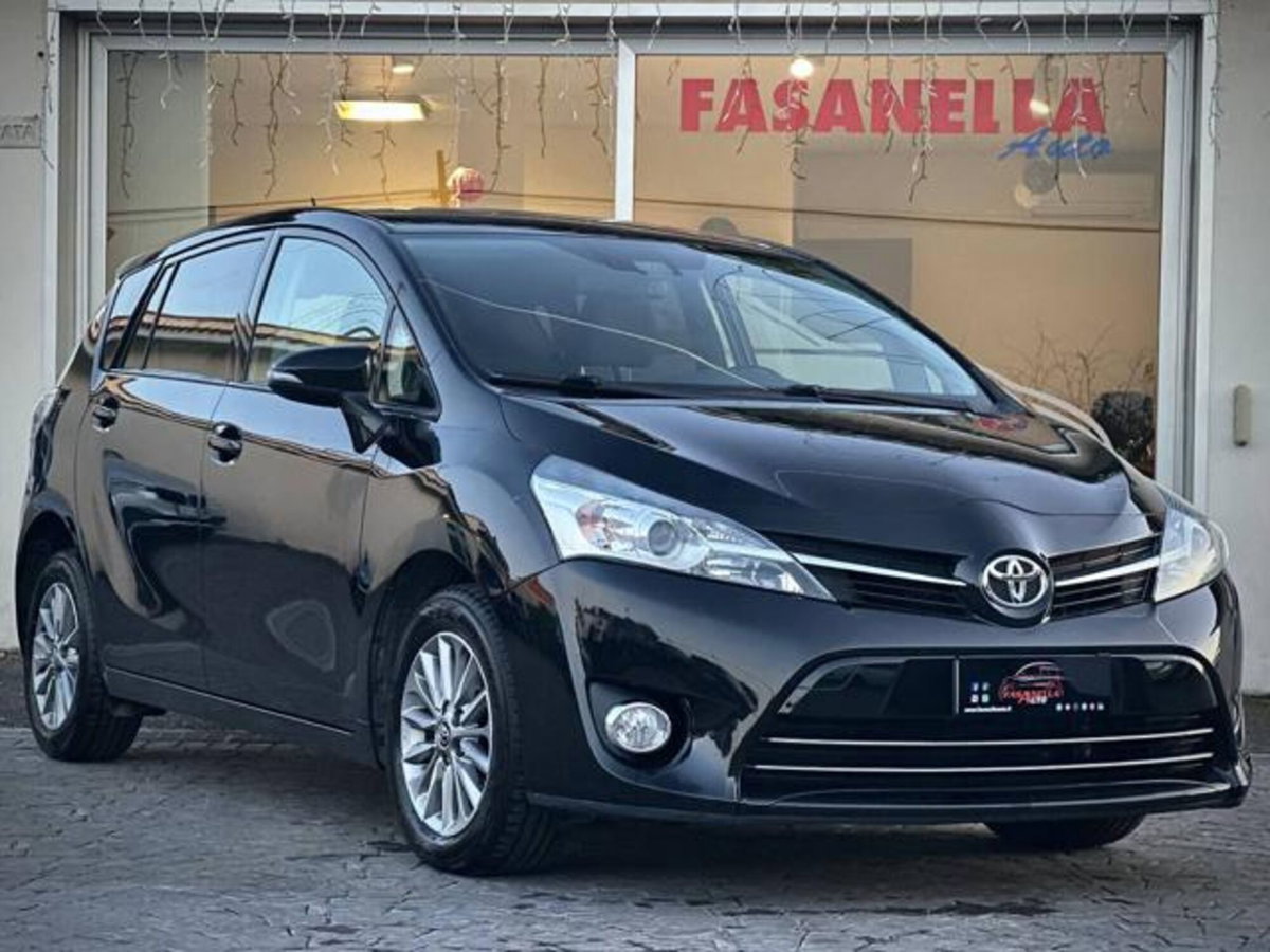 Toyota Verso 1.8 CVT Sol 7 posti (2)