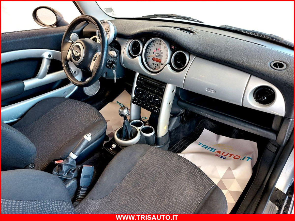 MINI Mini 1.6 16V Cooper (2)