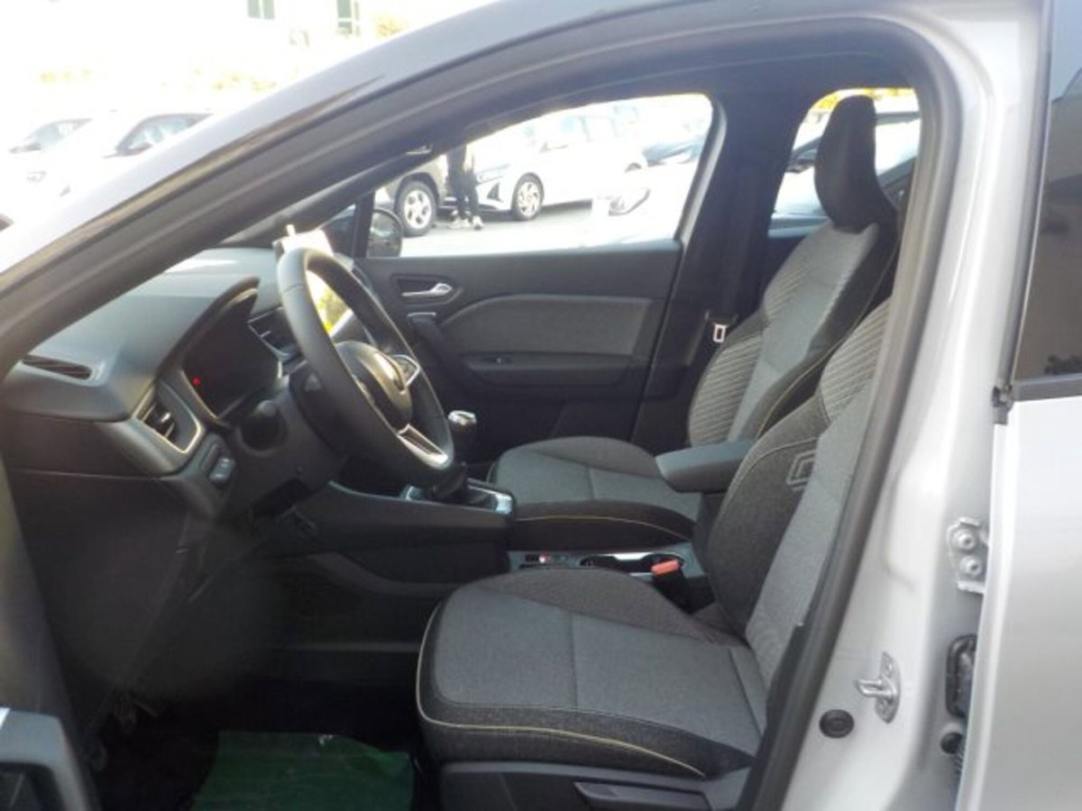 Renault Captur 1.8 full hybrid Techno 160cv auto (6)