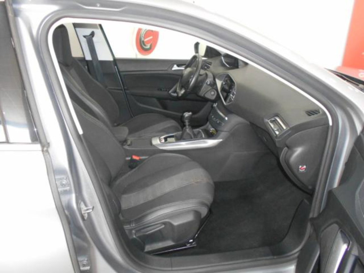Peugeot 308 PureTech Turbo 130 S&S Allure Pack (10)