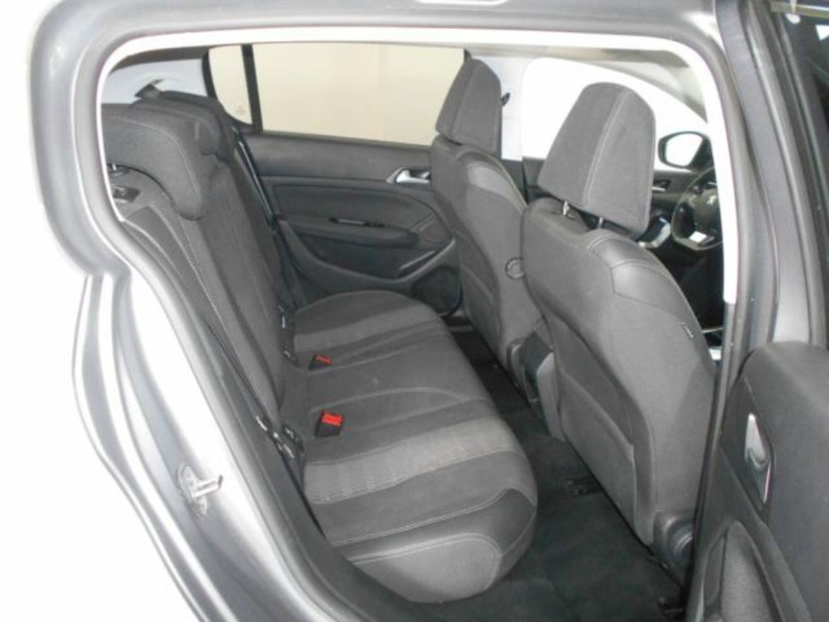 Peugeot 308 PureTech Turbo 130 S&S Allure Pack (11)