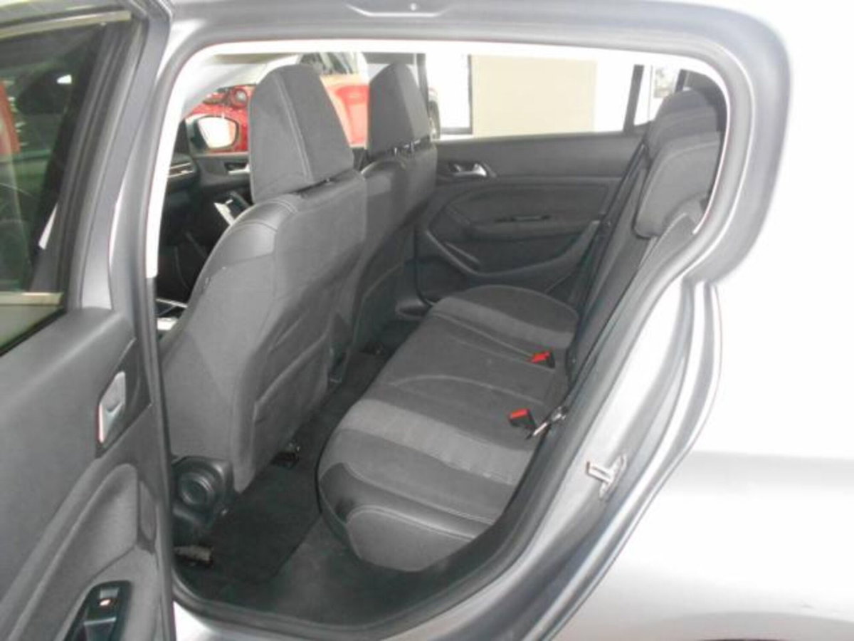 Peugeot 308 PureTech Turbo 130 S&S Allure Pack (12)