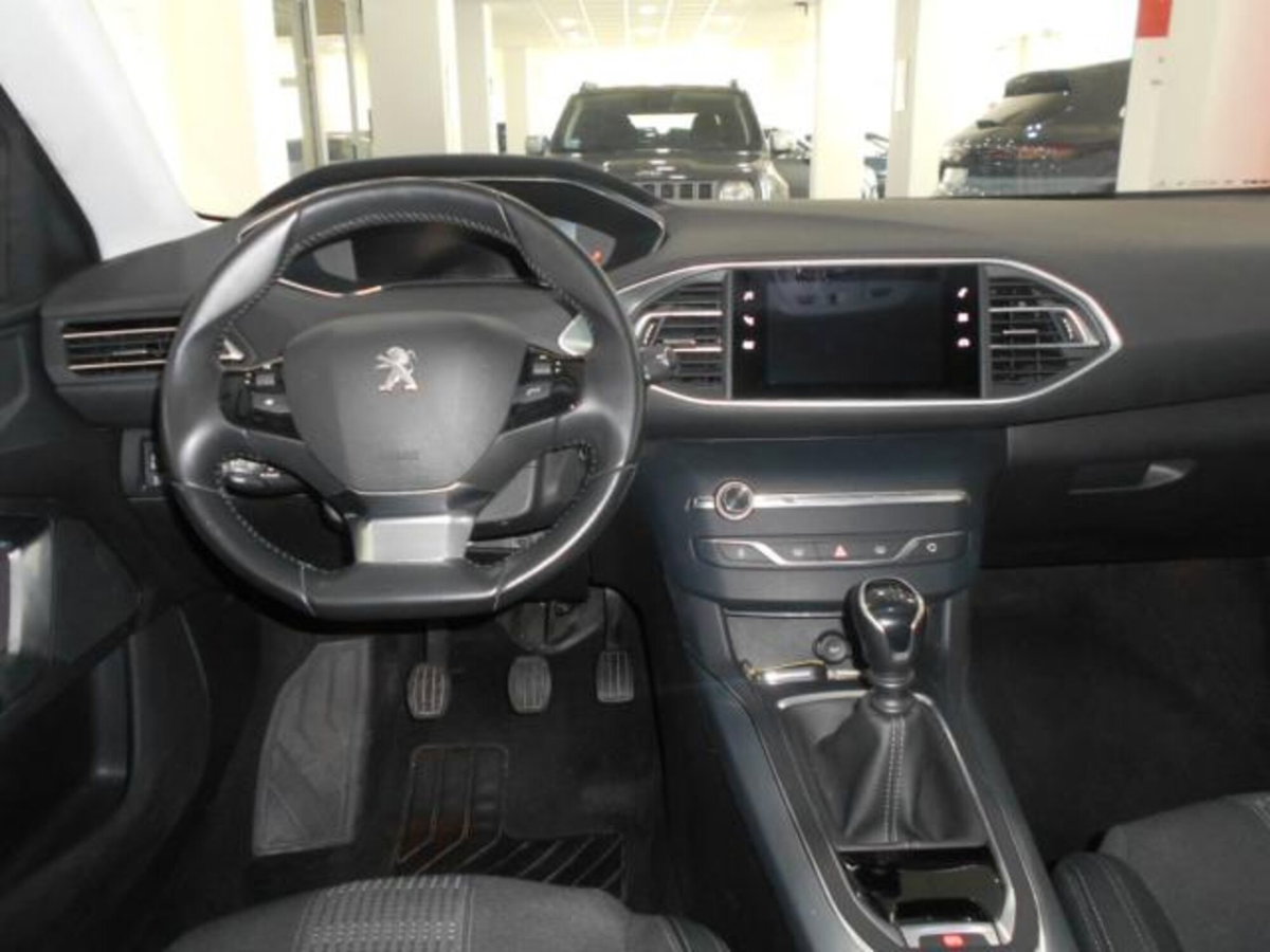 Peugeot 308 PureTech Turbo 130 S&S Allure Pack (9)