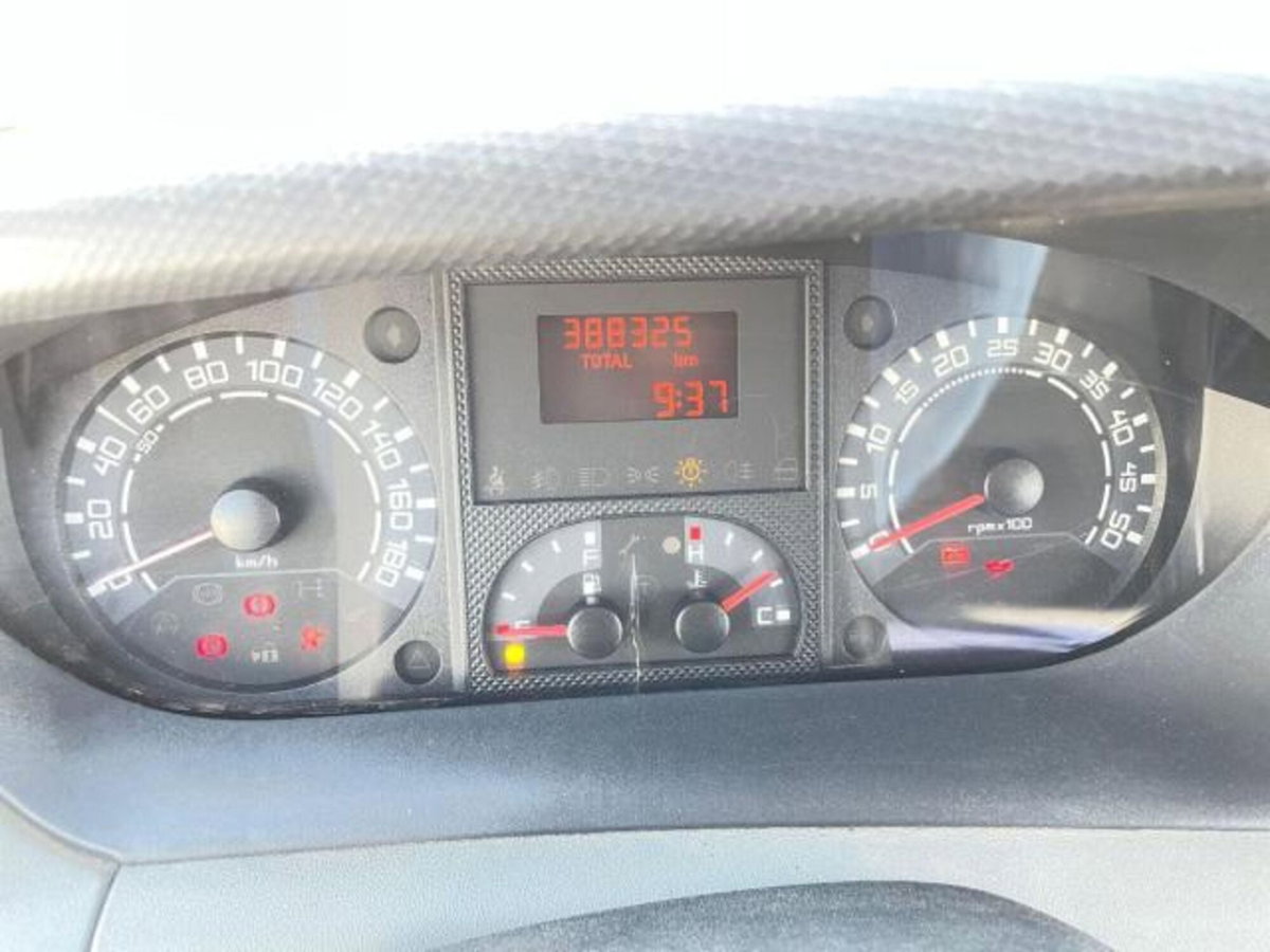 Iveco Daily Telaio 35C18 3.0 Hpt PM-RG Cabinato (6)