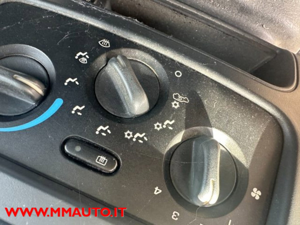 Jeep Cherokee 2.8 CRD Sport (10)