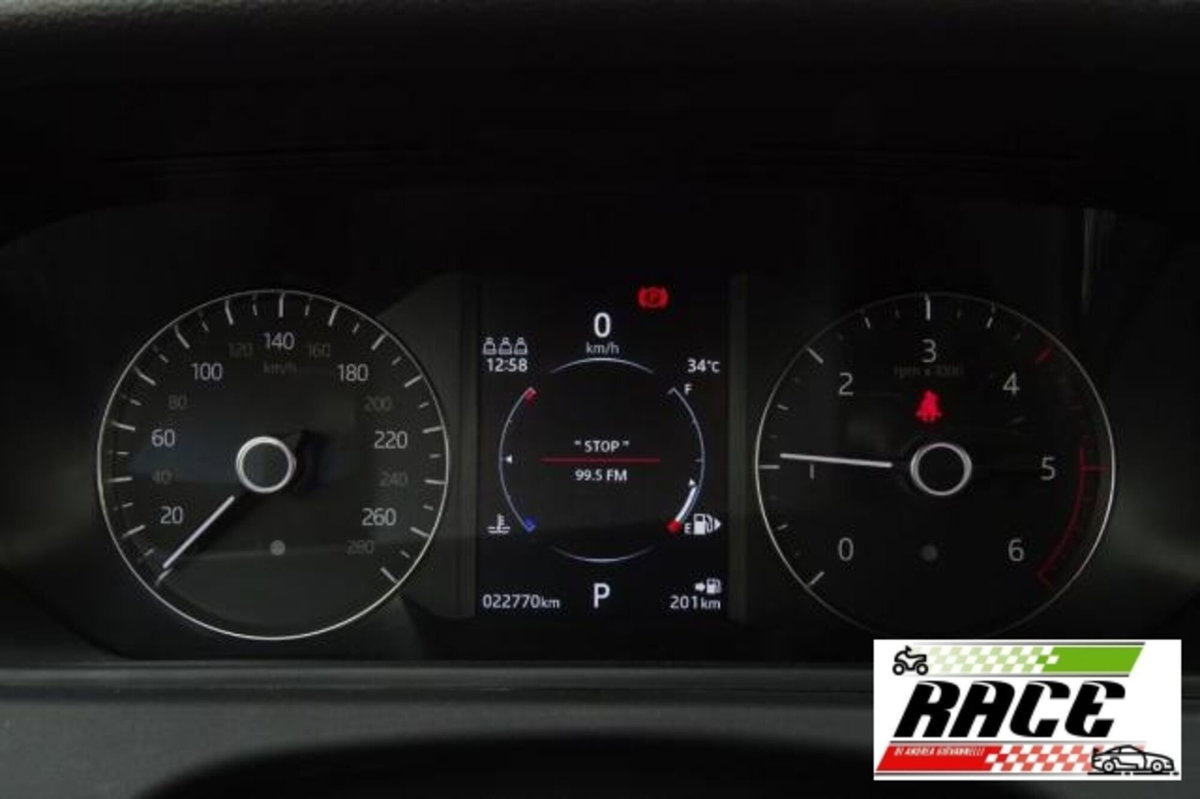 Land Rover Range Rover Velar 2.0D I4 180 CV (11)