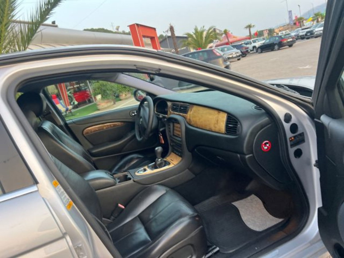 Jaguar S-Type 2.7 diesel V6 Executive (11)