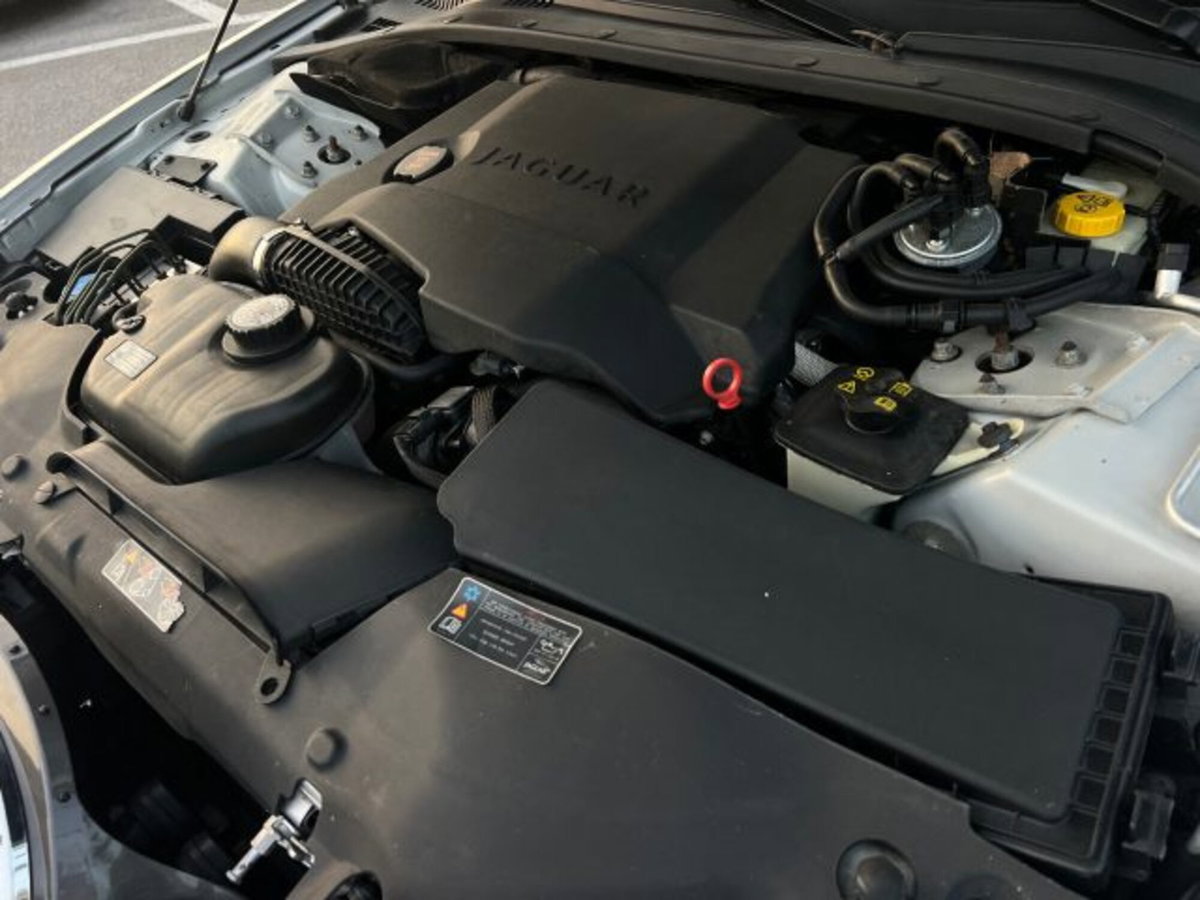 Jaguar S-Type 2.7 diesel V6 Executive (15)