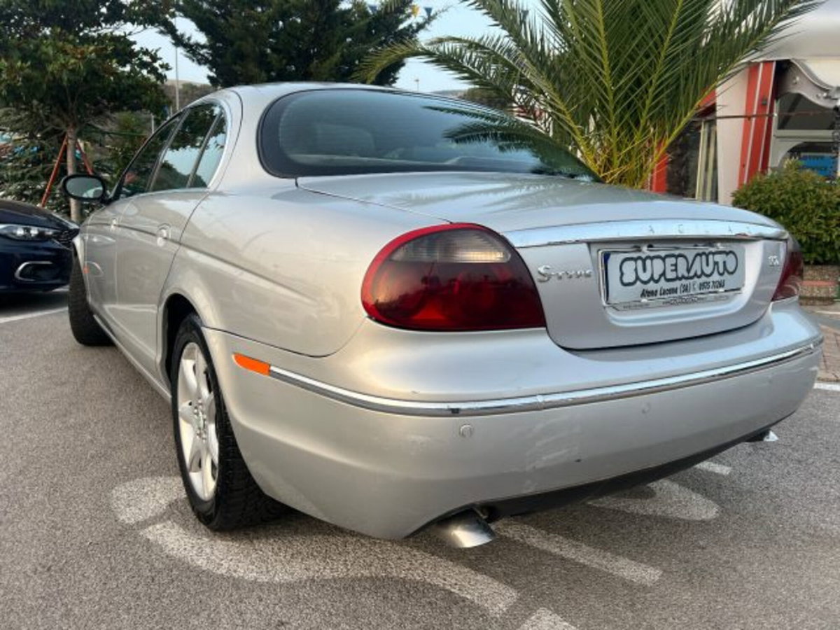 Jaguar S-Type 2.7 diesel V6 Executive (2)