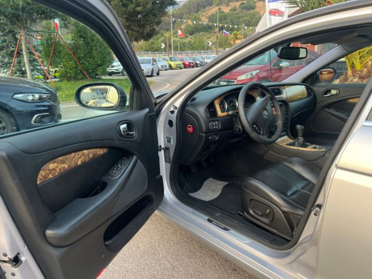 Jaguar S-Type 2.7 diesel V6 Executive (6)