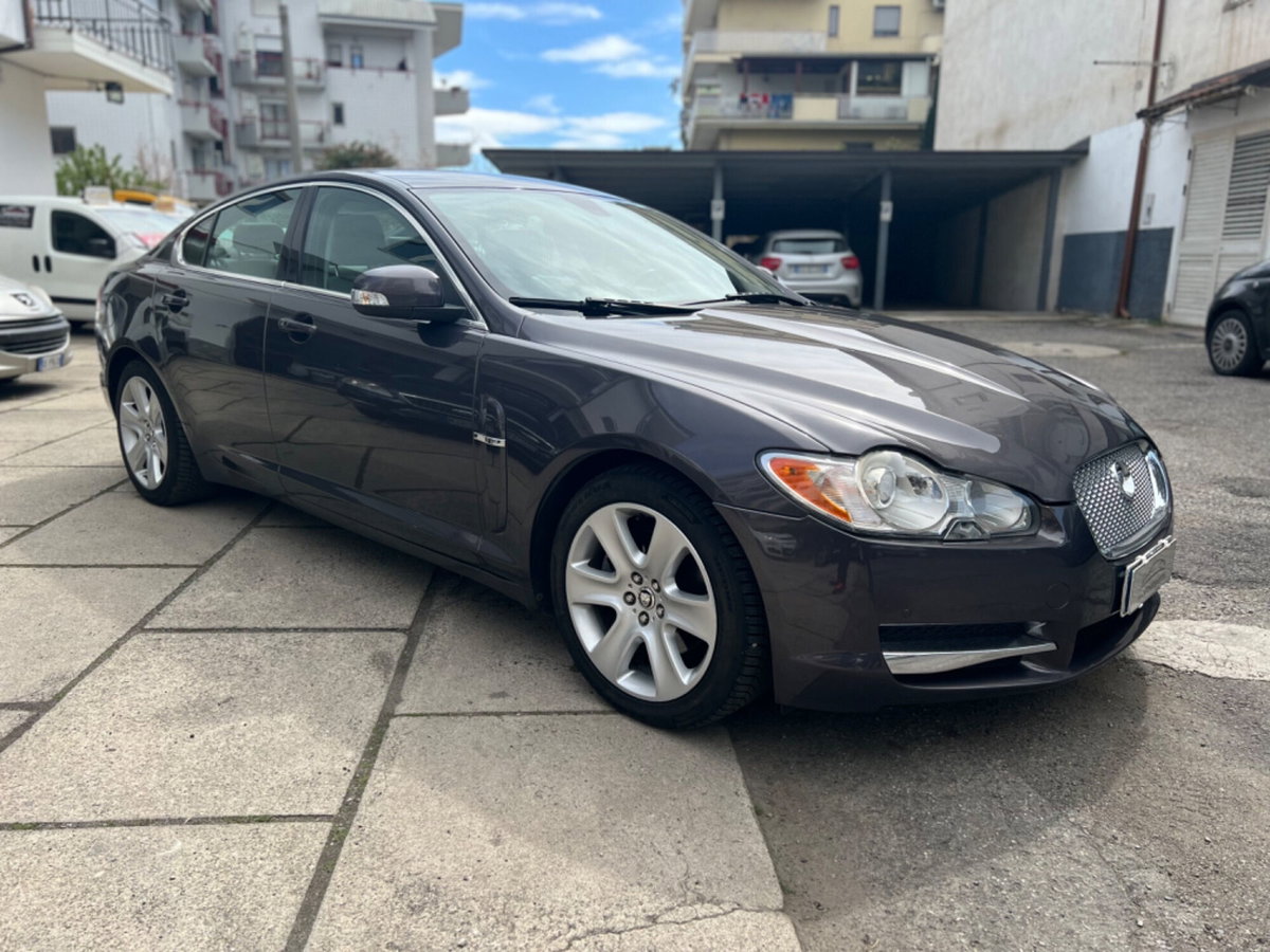 Jaguar XF 2.7D V6 Premium Luxury (2)