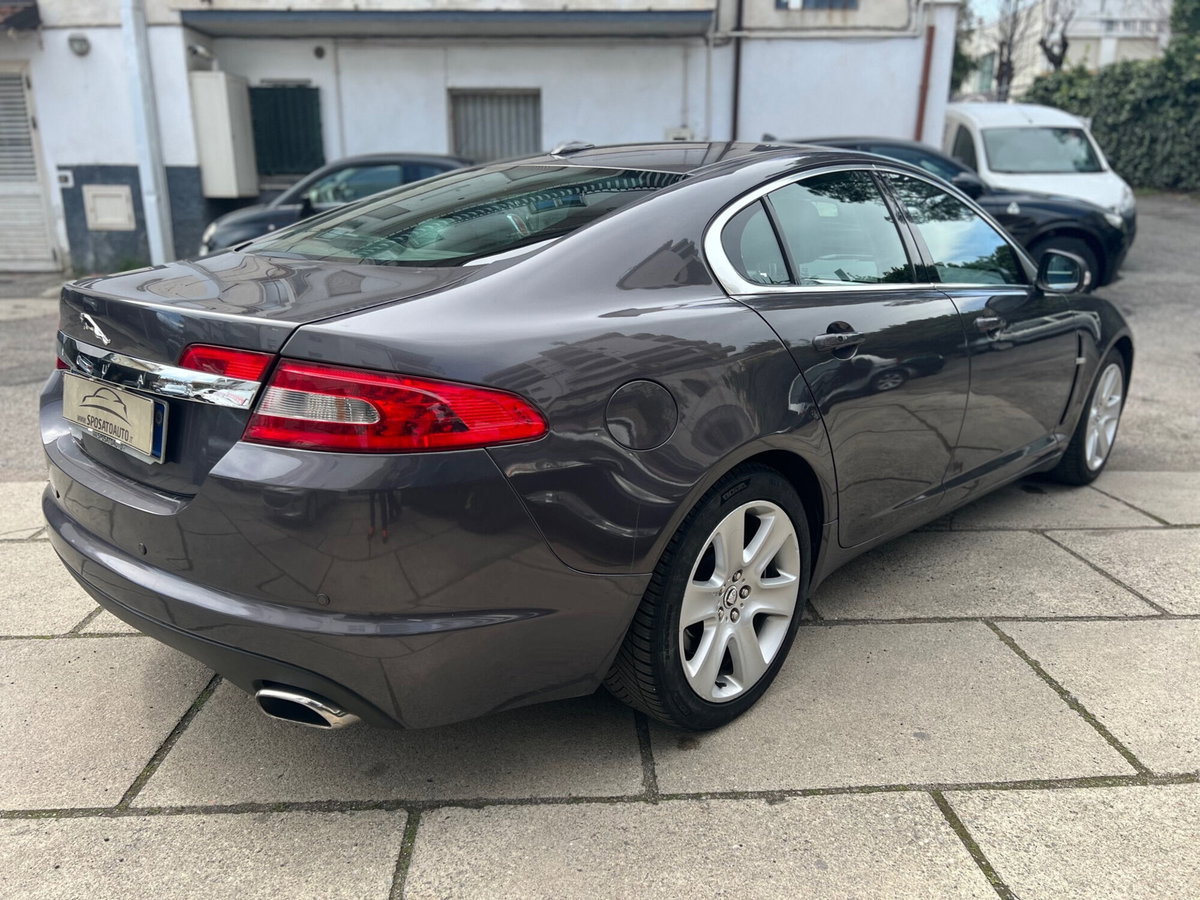 Jaguar XF 2.7D V6 Premium Luxury (3)
