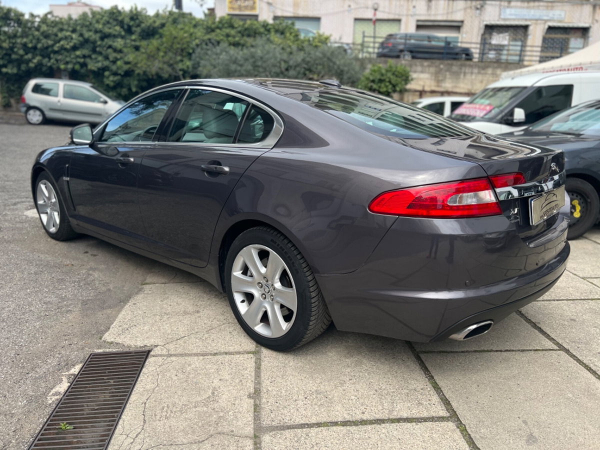 Jaguar XF 2.7D V6 Premium Luxury (8)