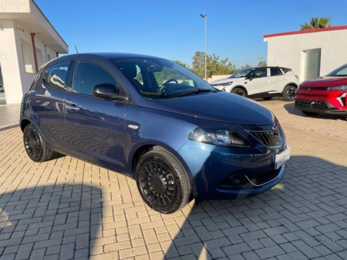 Lancia Ypsilon 1.0 FireFly 5 porte S&S Hybrid Ecochic Silver