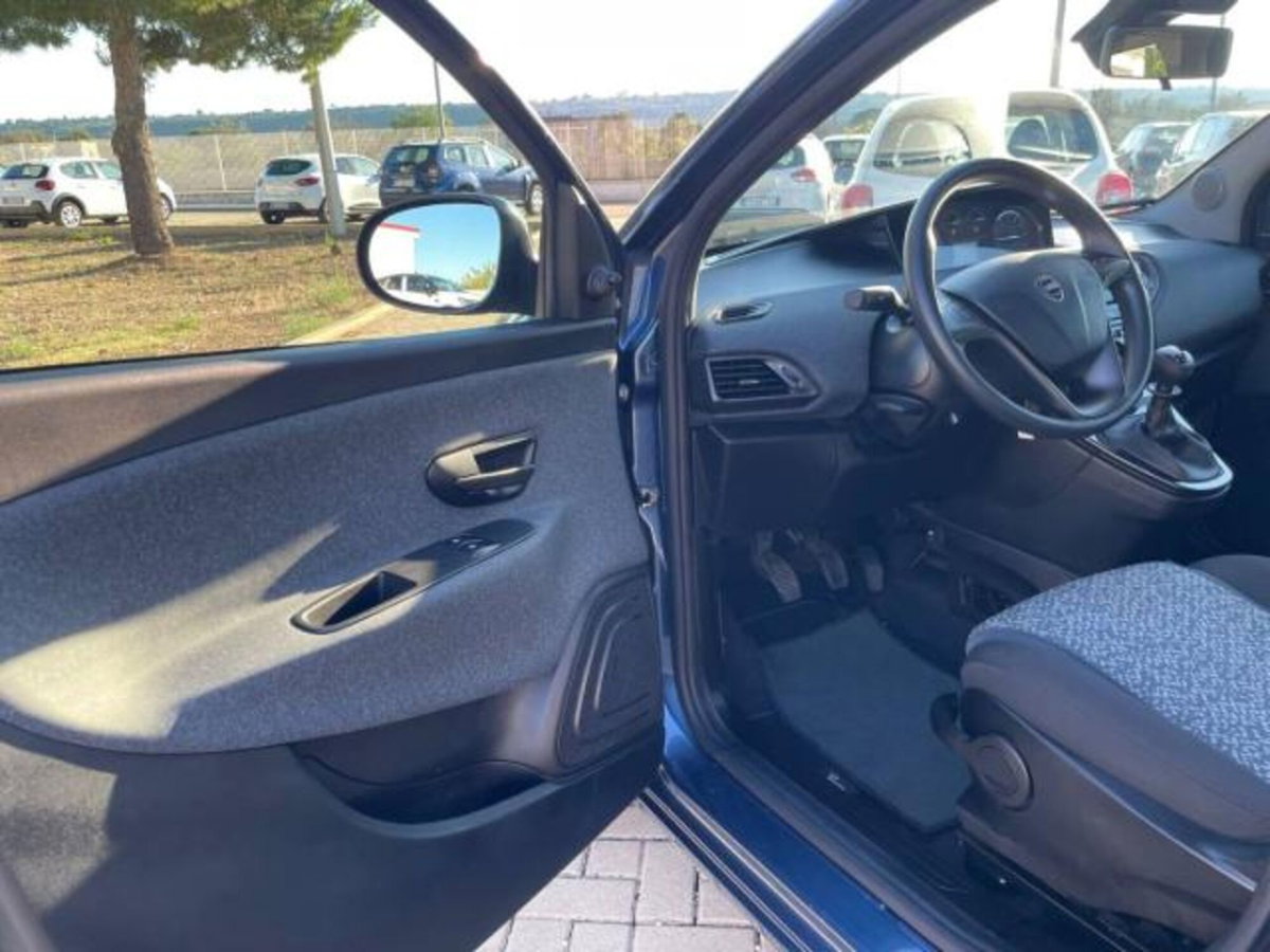 Lancia Ypsilon 1.0 FireFly 5 porte S&S Hybrid Ecochic Silver (11)