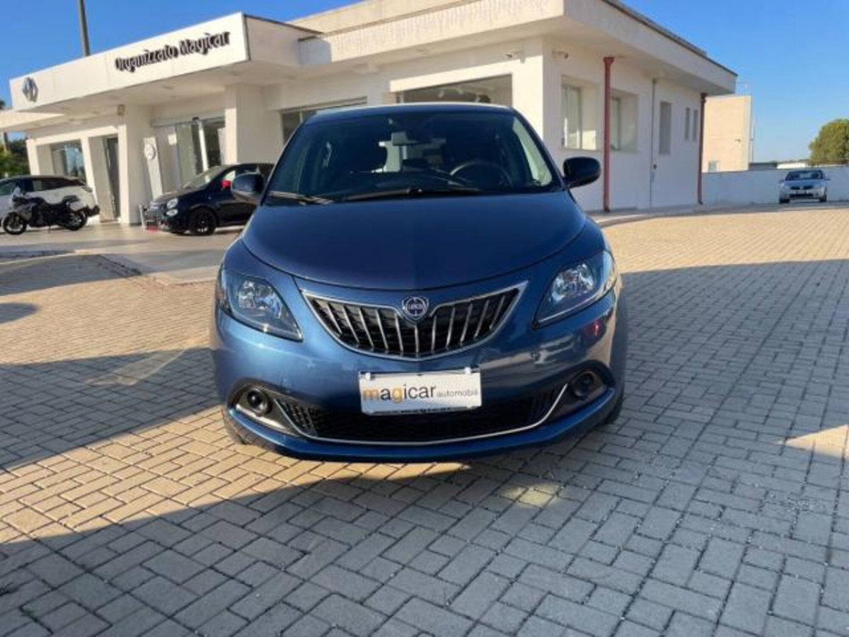 Lancia Ypsilon 1.0 FireFly 5 porte S&S Hybrid Ecochic Silver (2)
