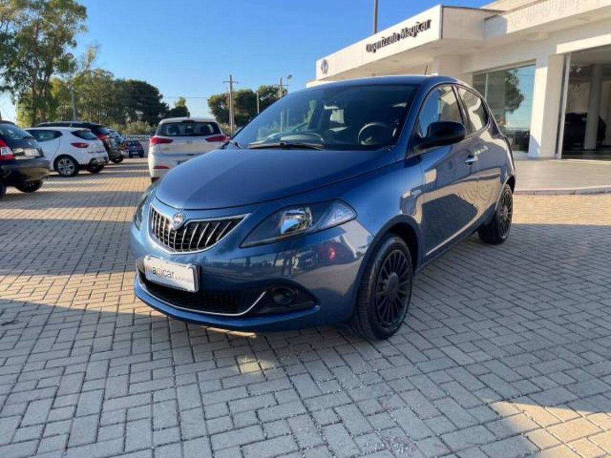 Lancia Ypsilon 1.0 FireFly 5 porte S&S Hybrid Ecochic Silver (3)